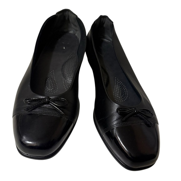 SAS Comfort Flats Sleek Design, a perfect choice for someone with a foot problem - Picture 2 of 13